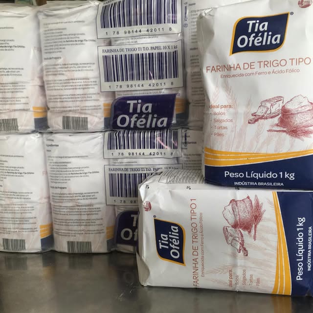 Fardos de farinha de trigo no estoque