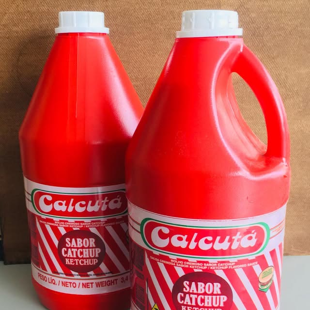 Galões de catchup para lanchonete